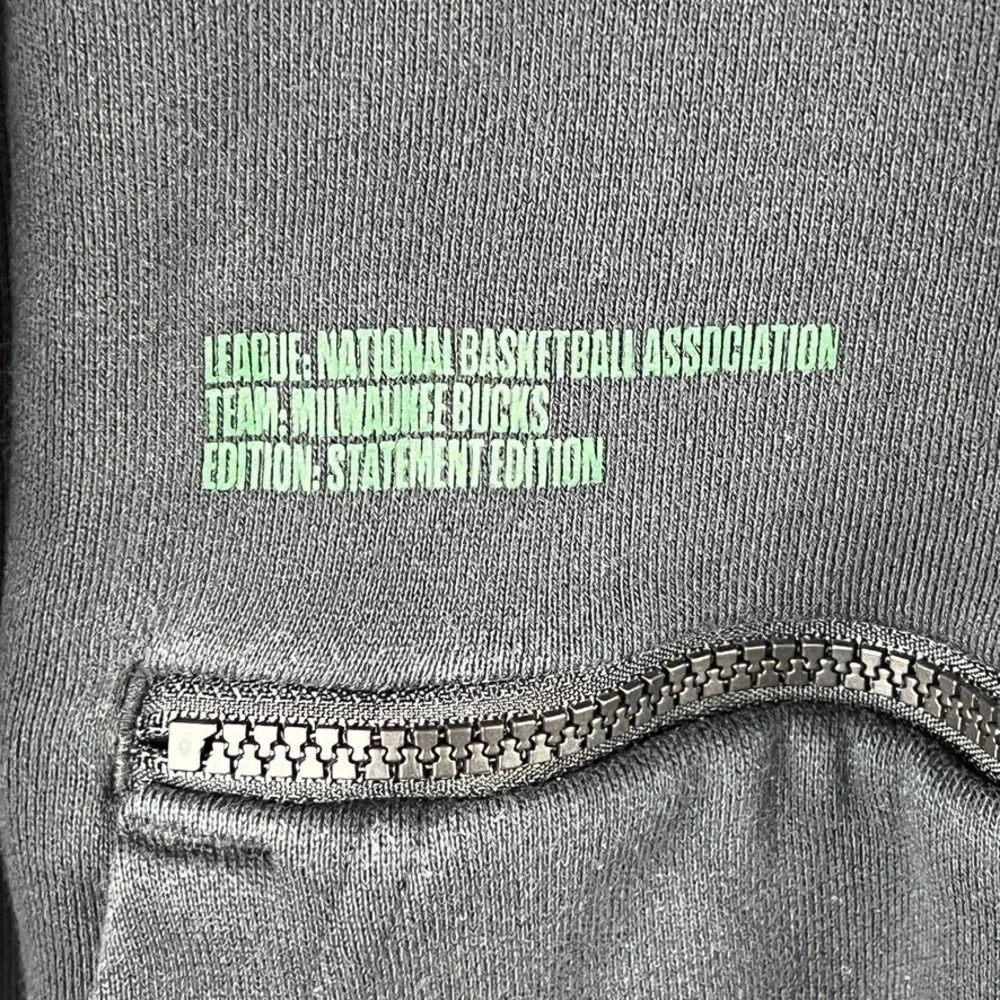 Jordan‎ Courtside Statement Edition Milwaukee Bucks Hoodie Mens Medium Black